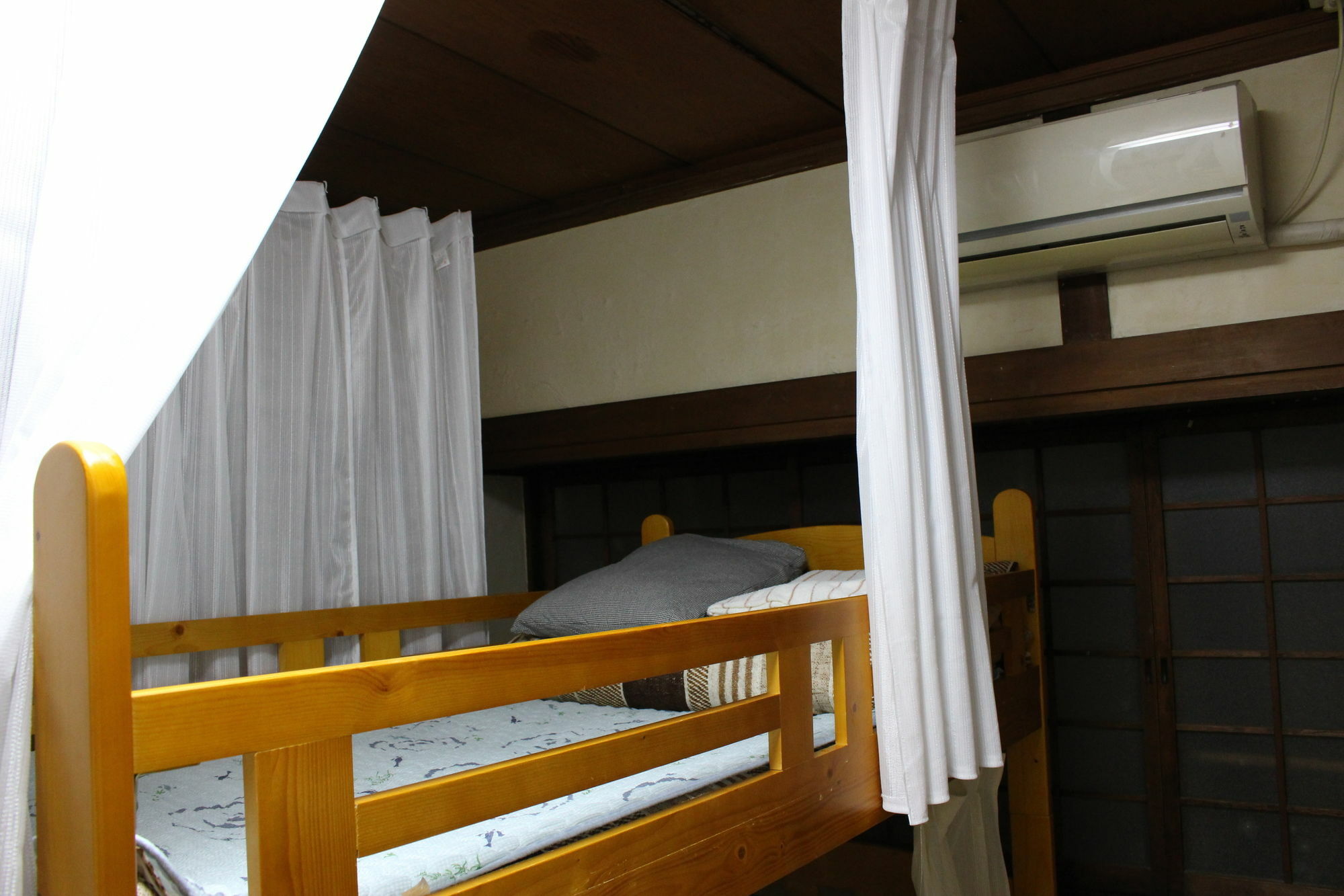Gomaharu Guesthouse Osaka Bagian luar foto