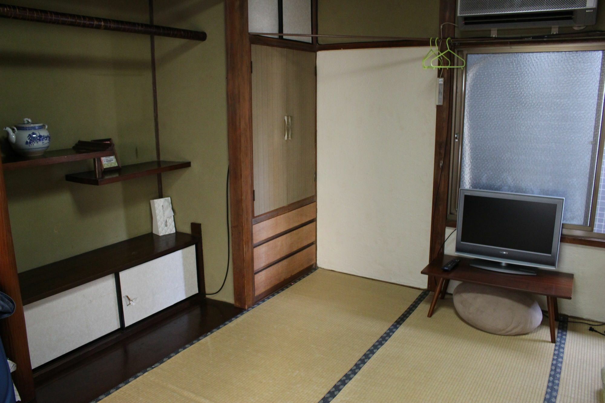 Gomaharu Guesthouse Osaka Bagian luar foto