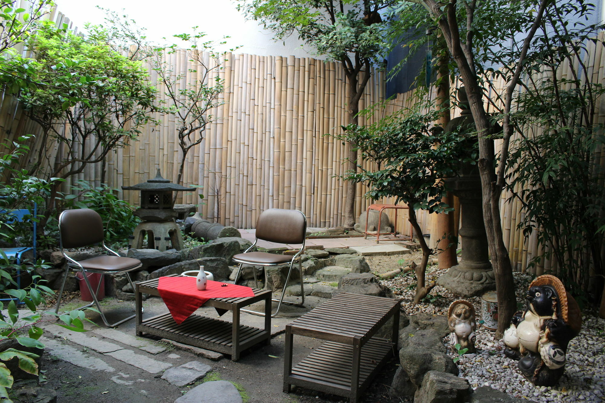 Gomaharu Guesthouse Osaka Bagian luar foto